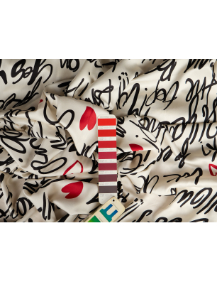 Viscose com brilho delicado e letras pretas